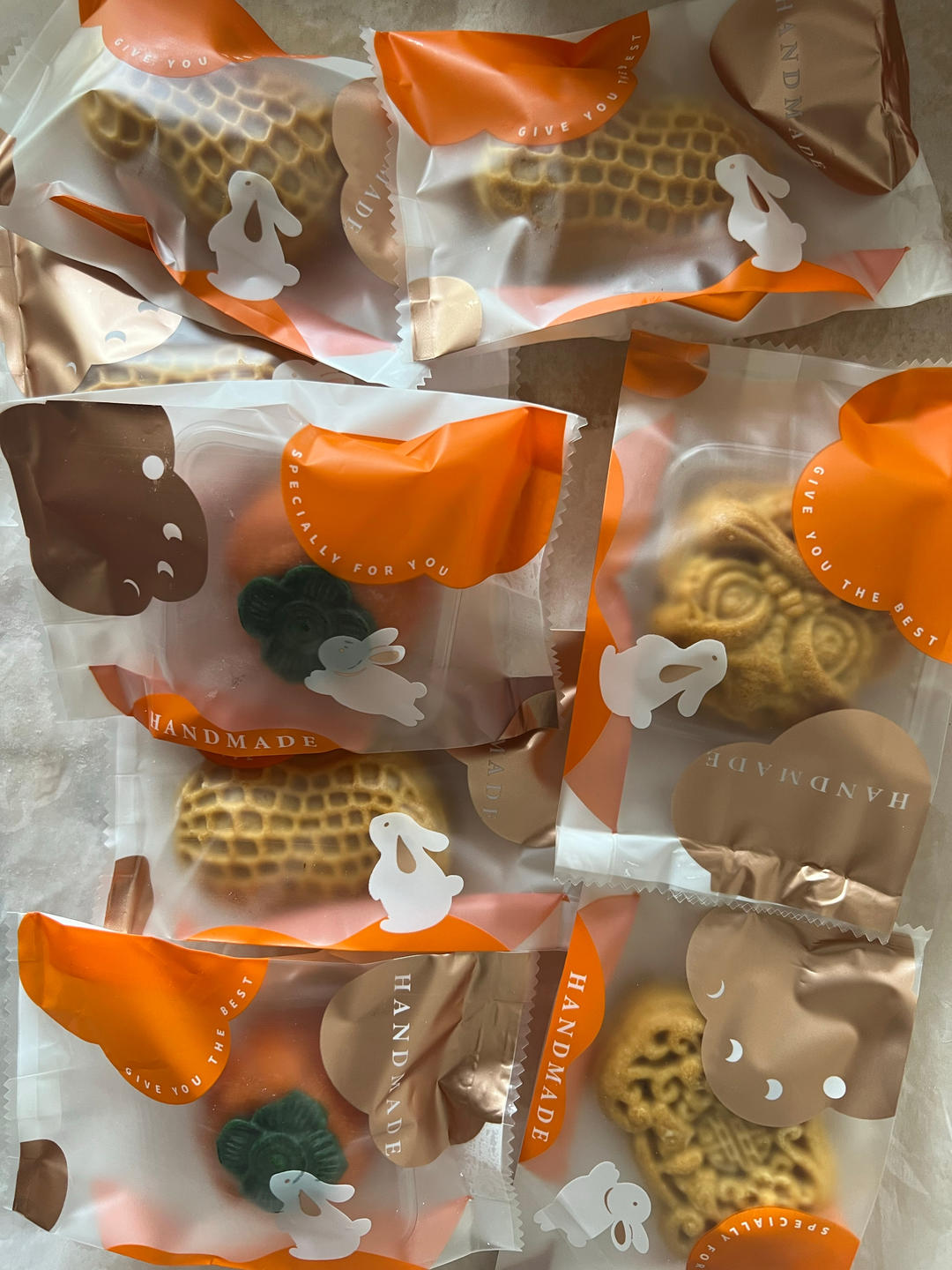 花纹清晰！不塌腰！简单易做的广式莲蓉蛋黄月饼！