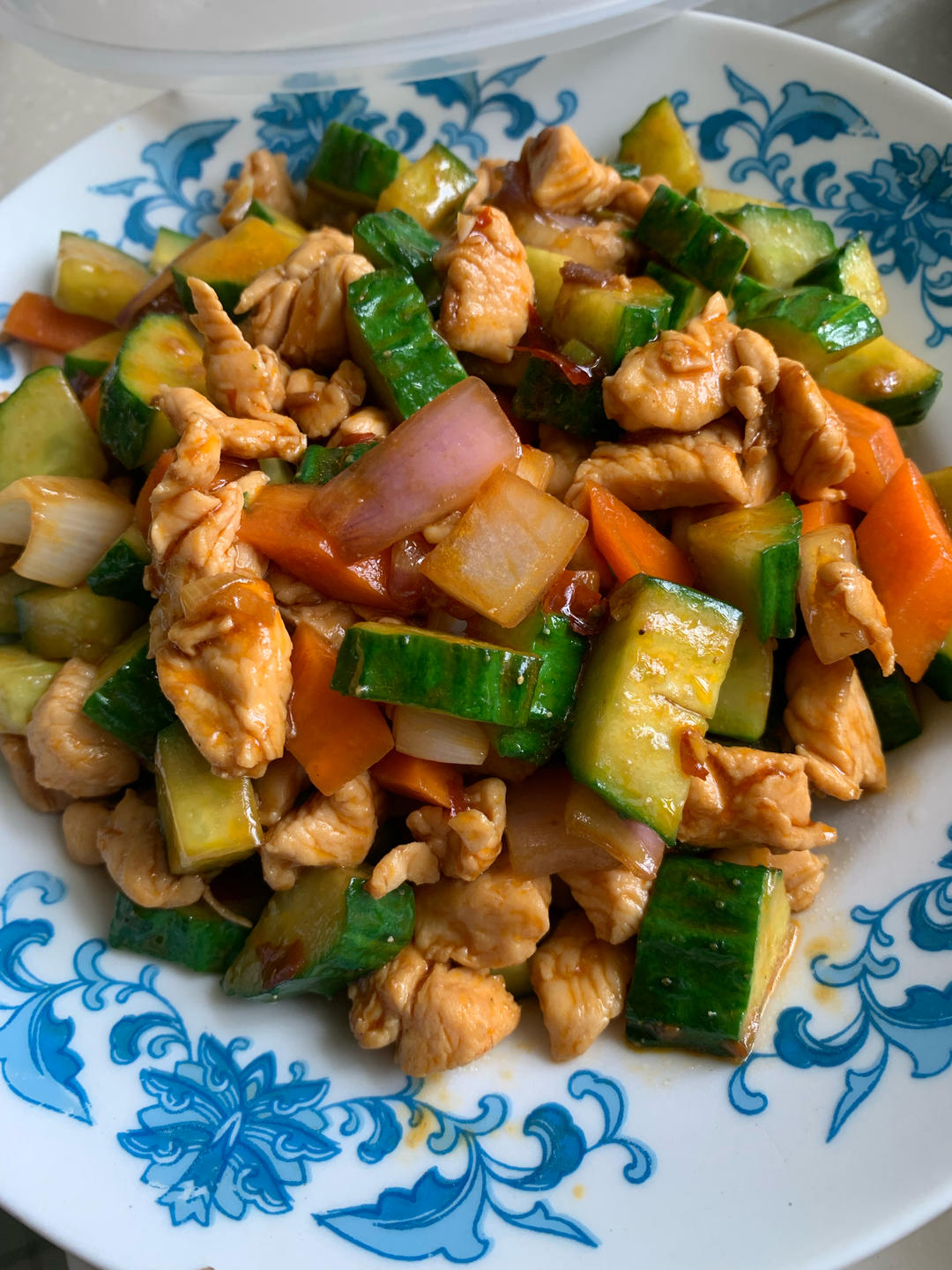 今日菜谱：黄瓜鸡丁