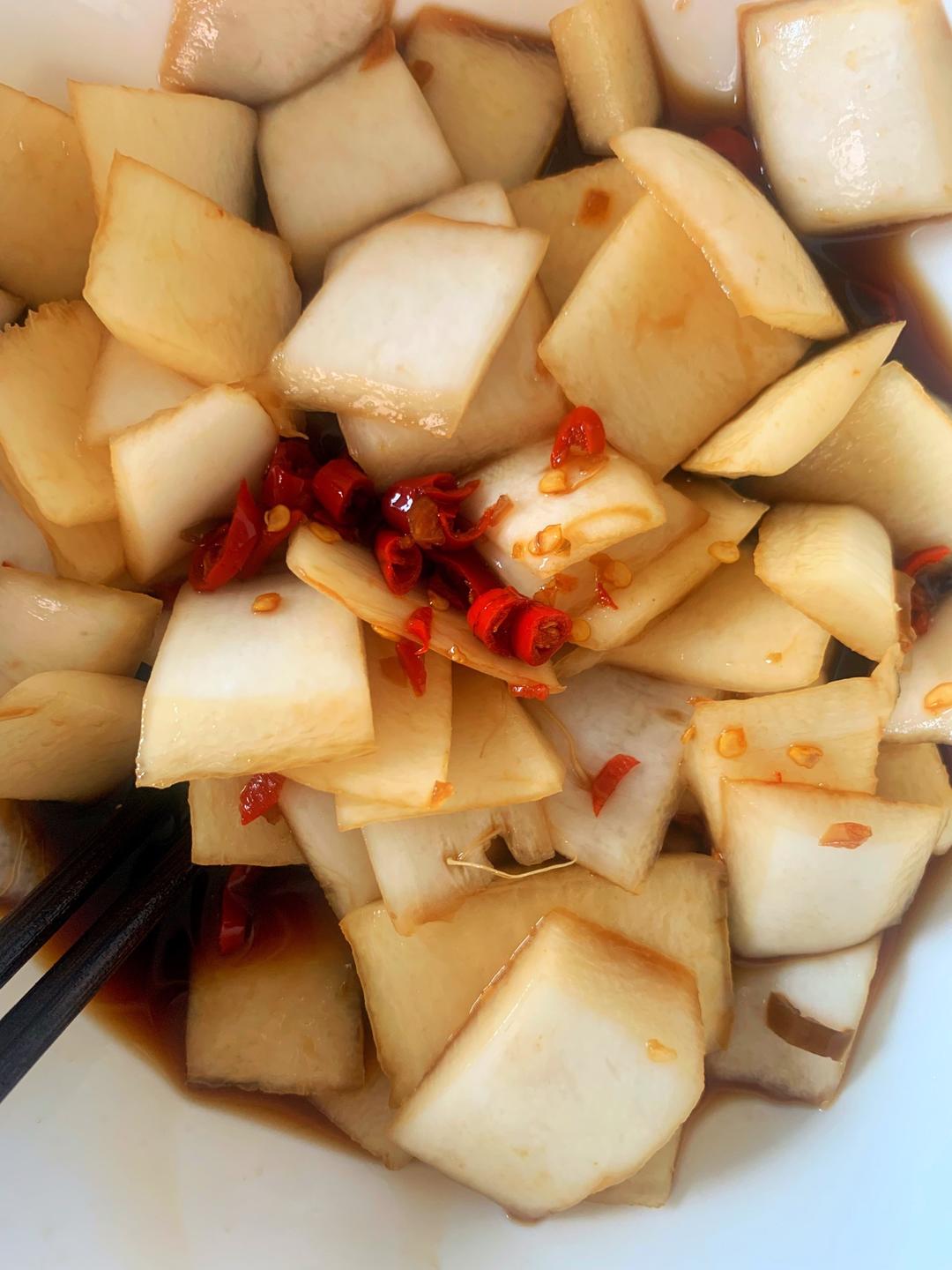 夏天必备小零食!泡萝卜皮!的做法