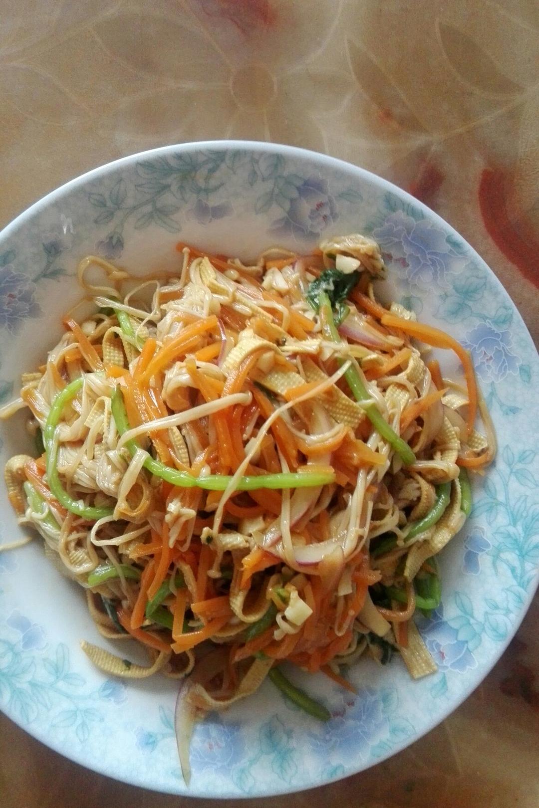 凉拌芹菜金针菇