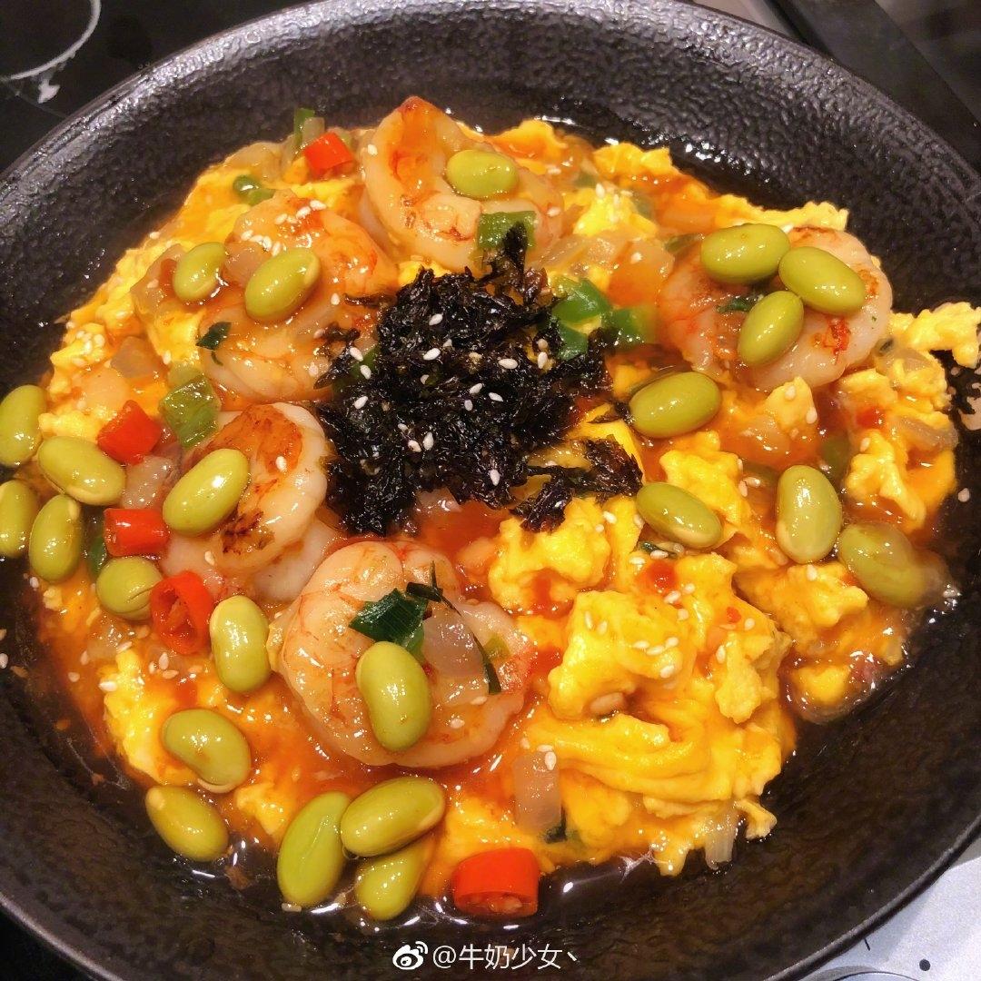 💯蜜汁滑蛋虾仁饭的做法