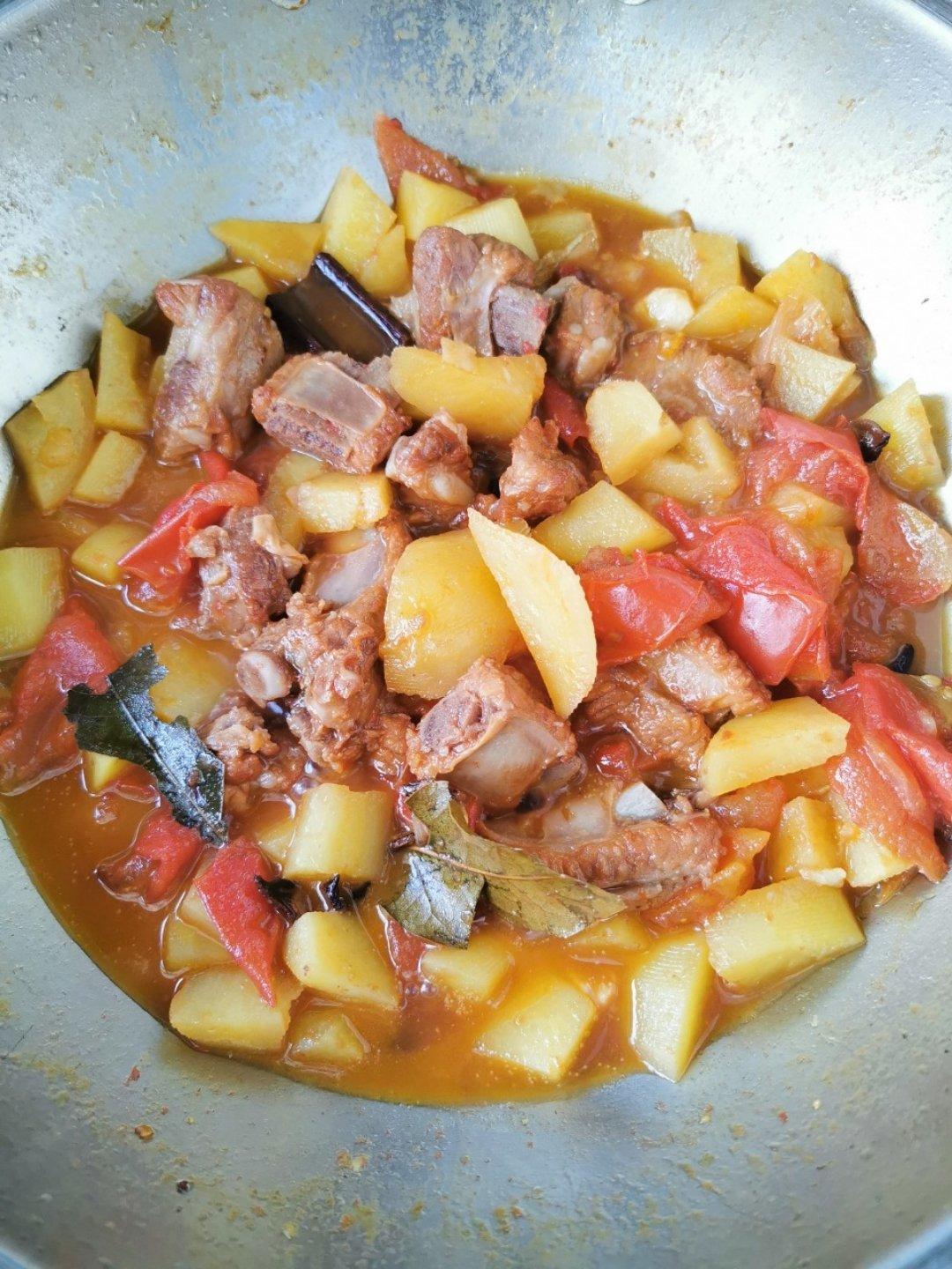 香喷喷的排骨炖土豆