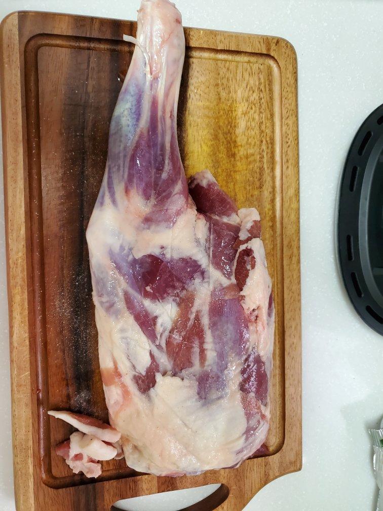 桃子石头做的生烤羊腿家庭烤箱版