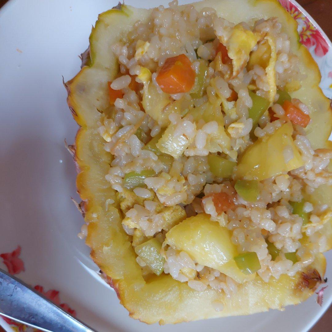 虾仁菠萝炒饭