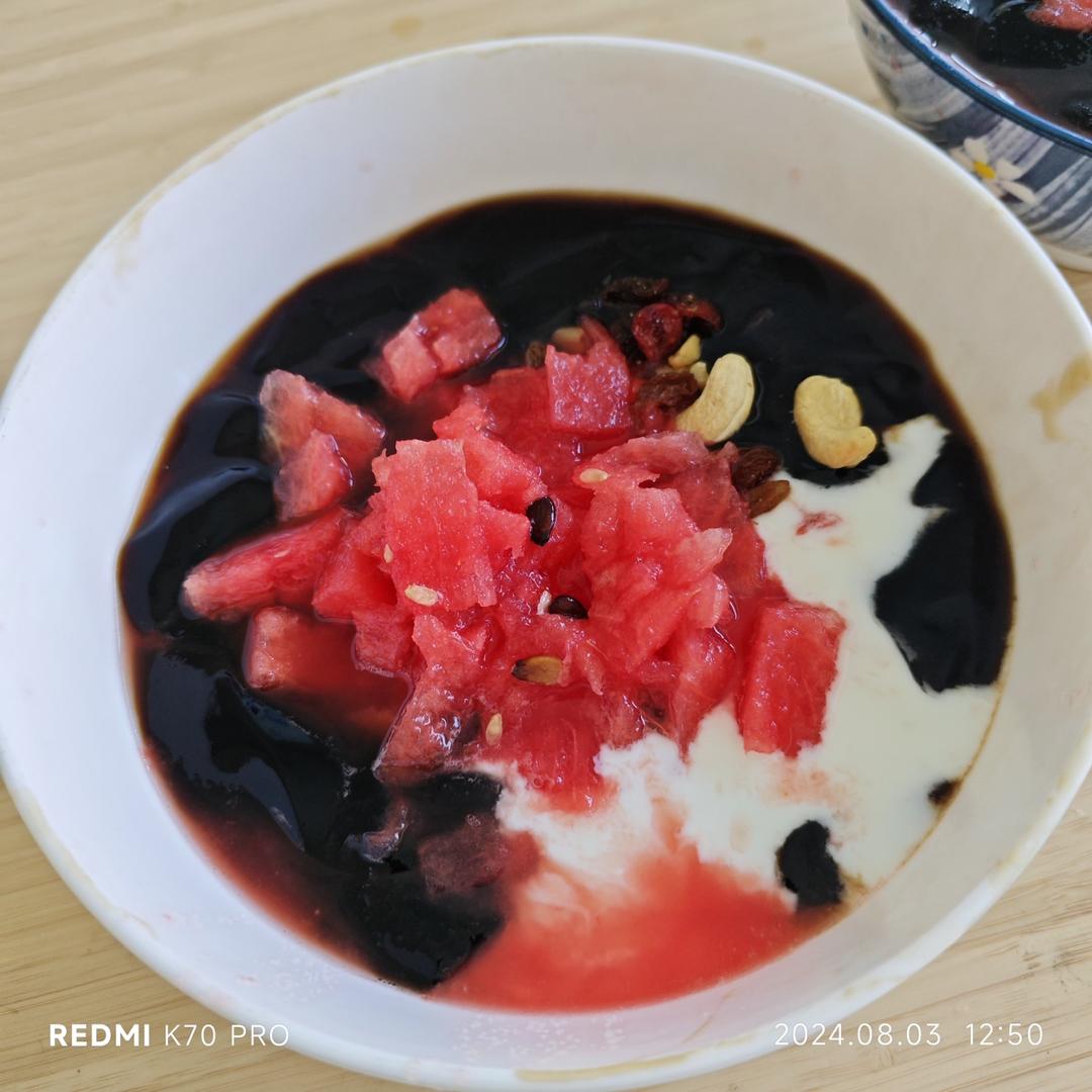 美味清凉烧仙草甜品