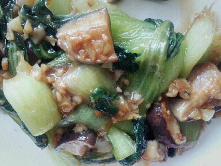 老丁的私房菜-香菇炒油菜