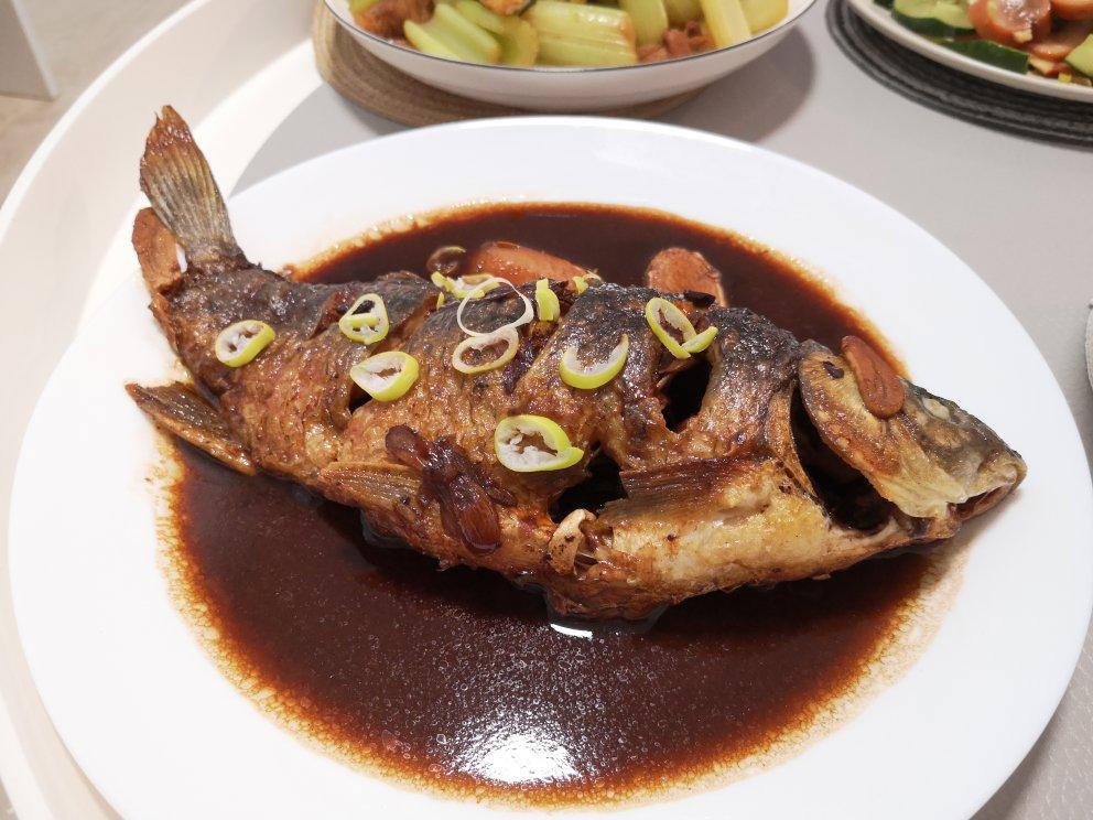 年夜饭必备家常红烧鲫鱼