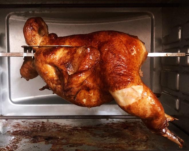 脆皮烤鸡✨用粗暴的方式烤，皮脆肉嫩又多汁的做法