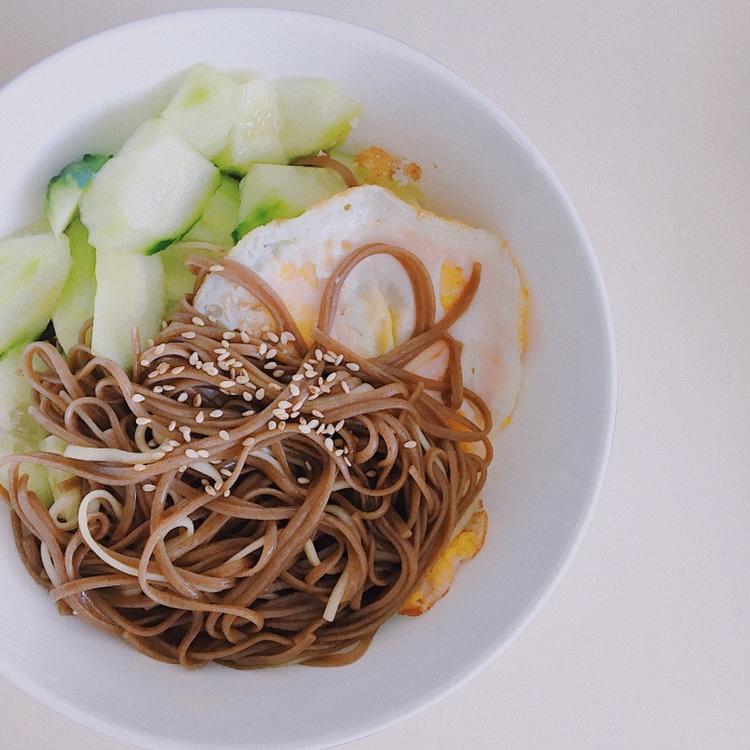 黄瓜芝香凉拌面丨健康·三餐