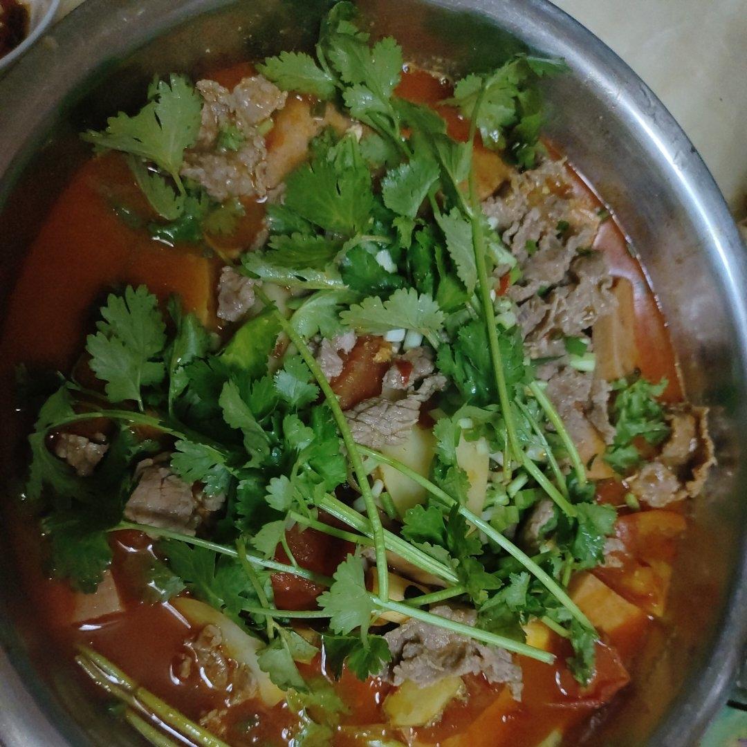 贵州风味 酸汤牛肉火锅