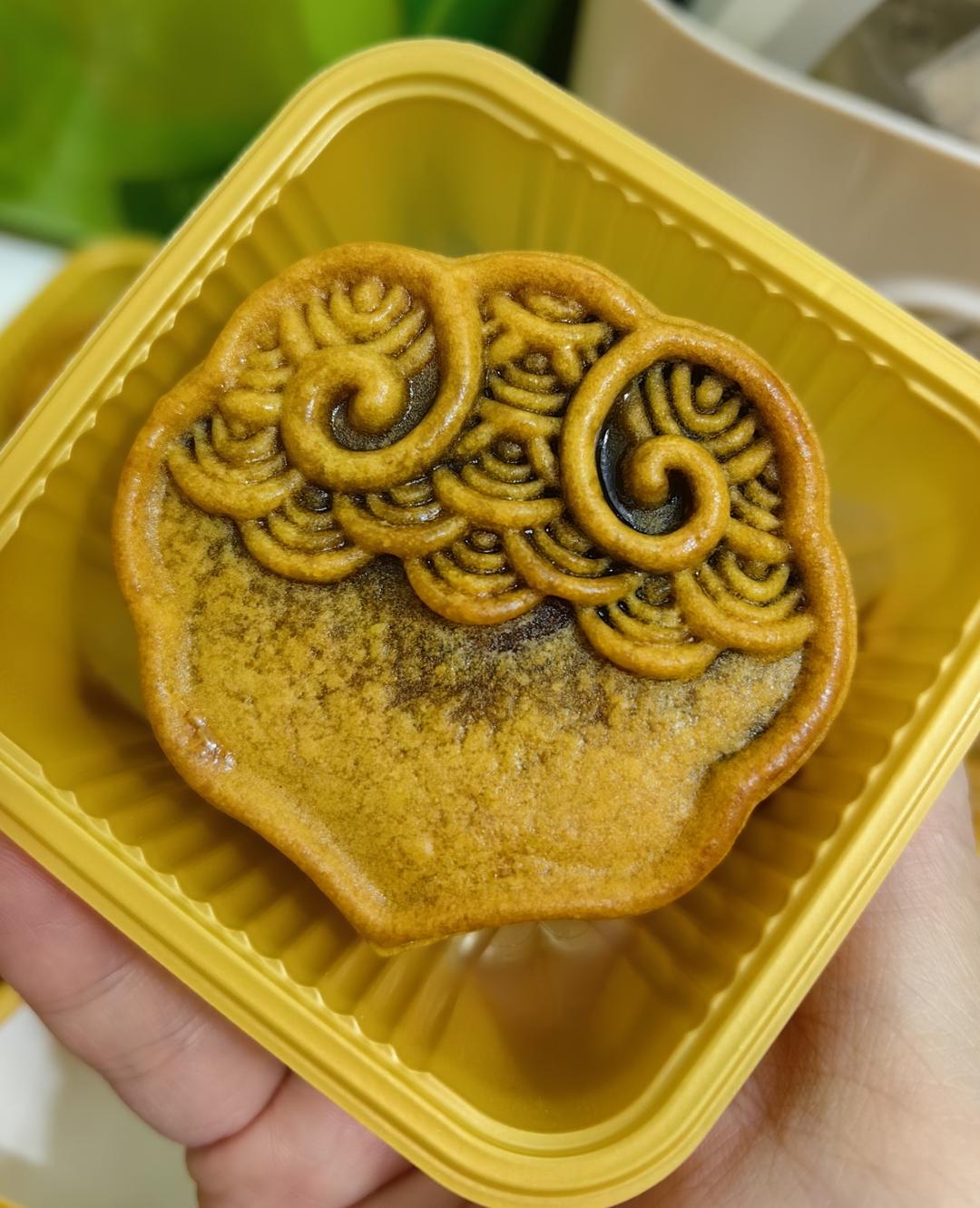 广式月饼—蛋黄莲蓉月饼