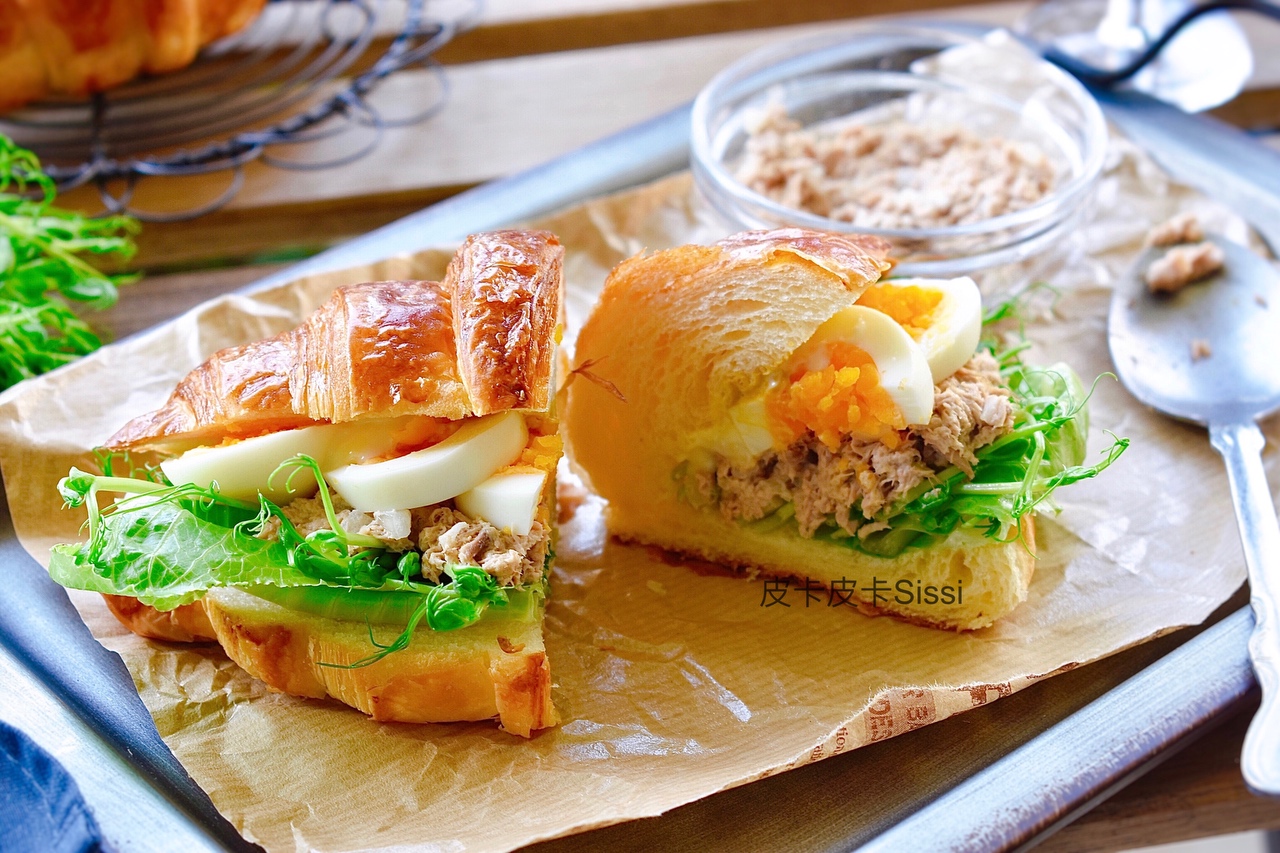 健康早餐！金枪鱼可颂三明治的做法 步骤9