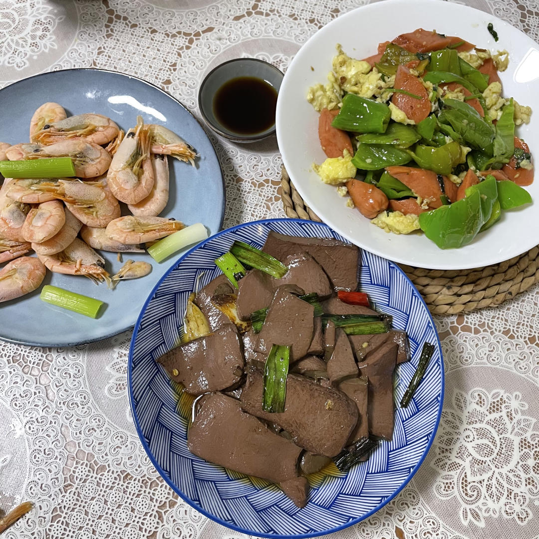 “葱爆鸭血”老公夸葱油裹着鸭血真的太香了！连葱都吃的一干二净哈哈
