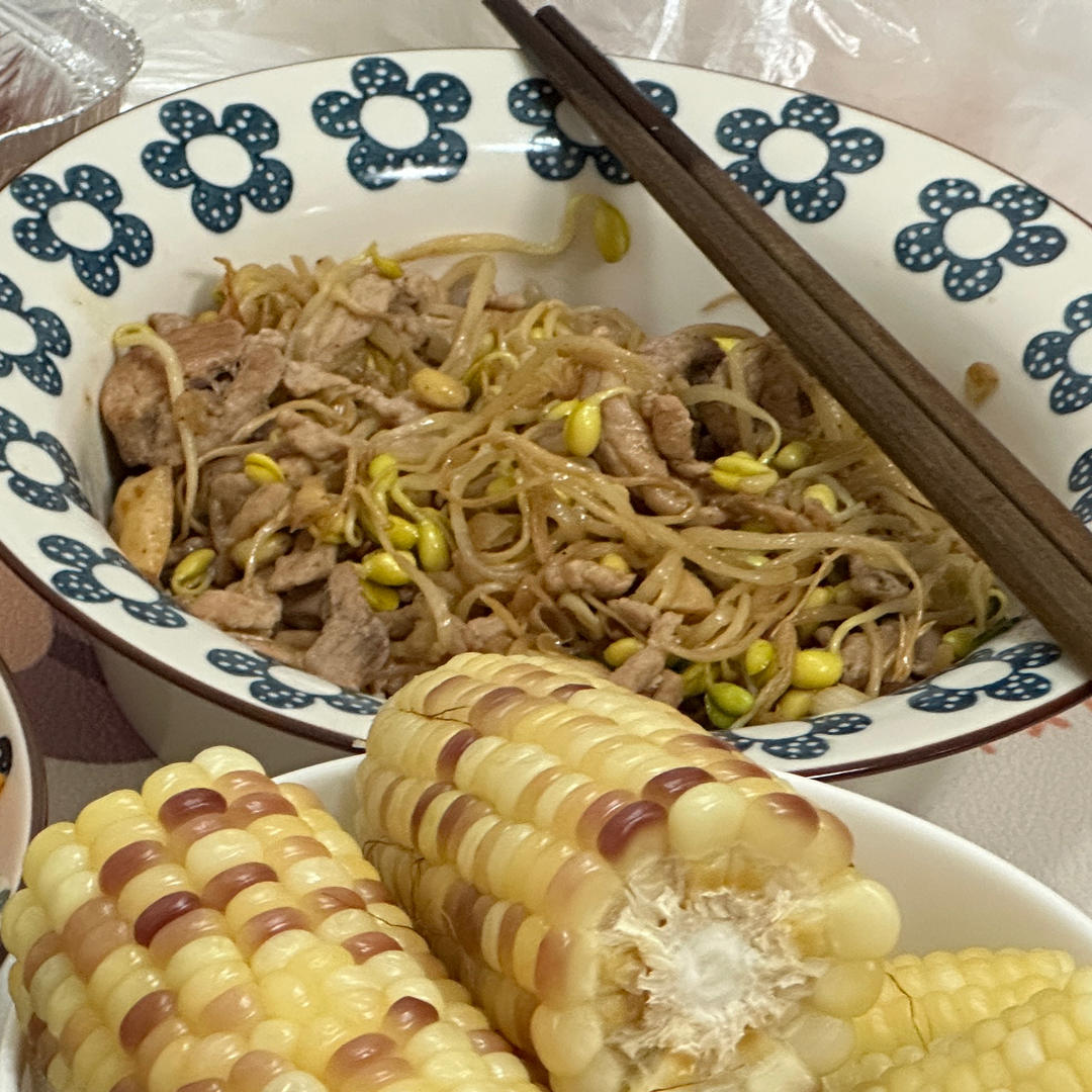 豆芽炒肉丝