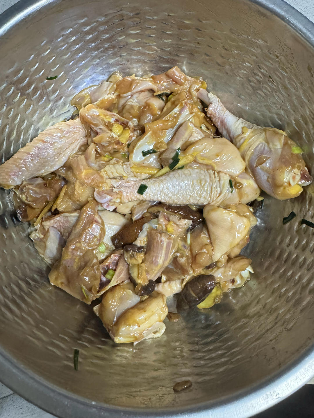 广式家常菜香菇蒸鸡，鲜嫩又方便百吃不厌