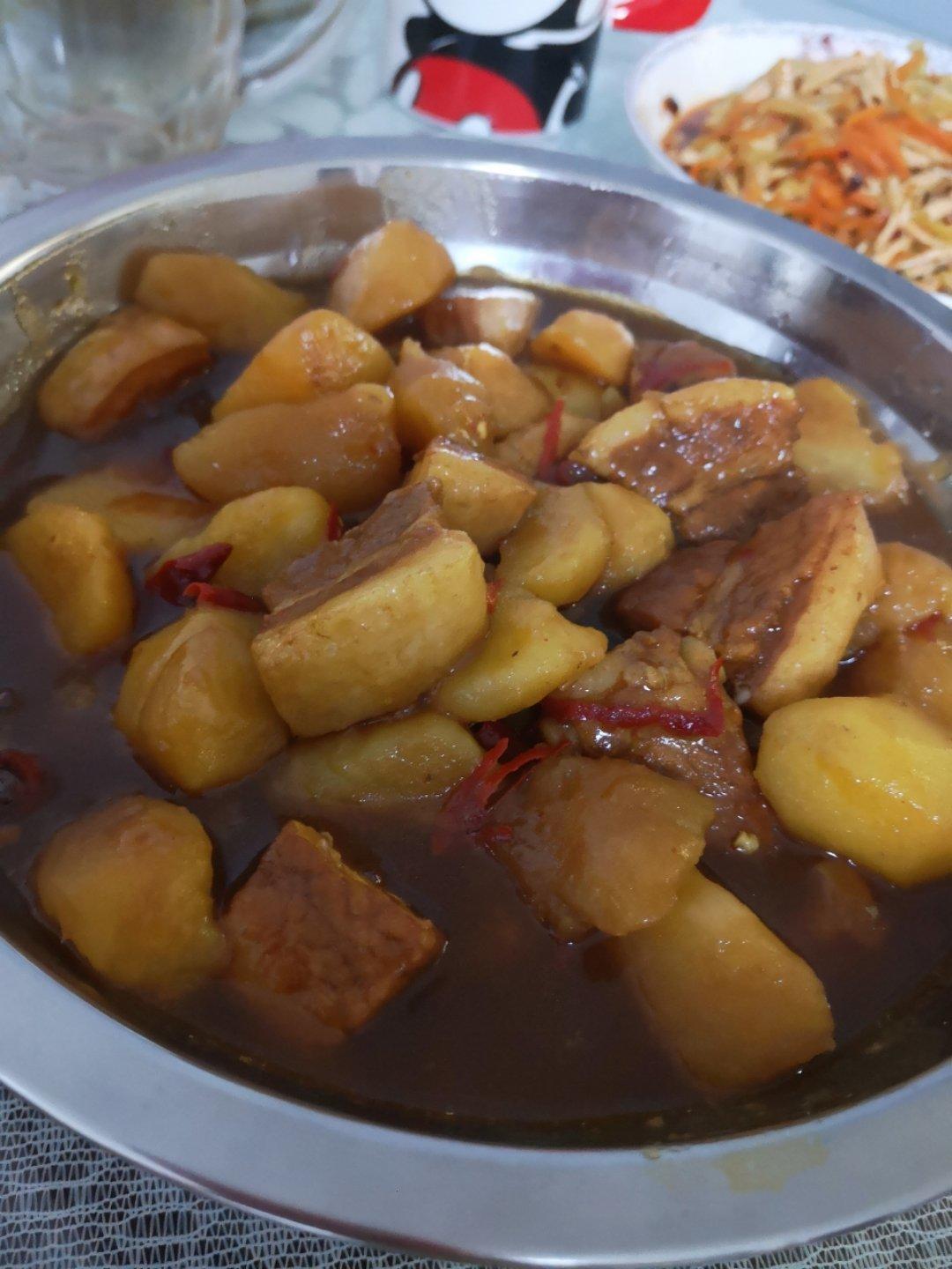 土豆炖红烧肉