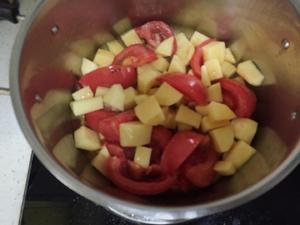 番茄土豆小排汤的做法 步骤3