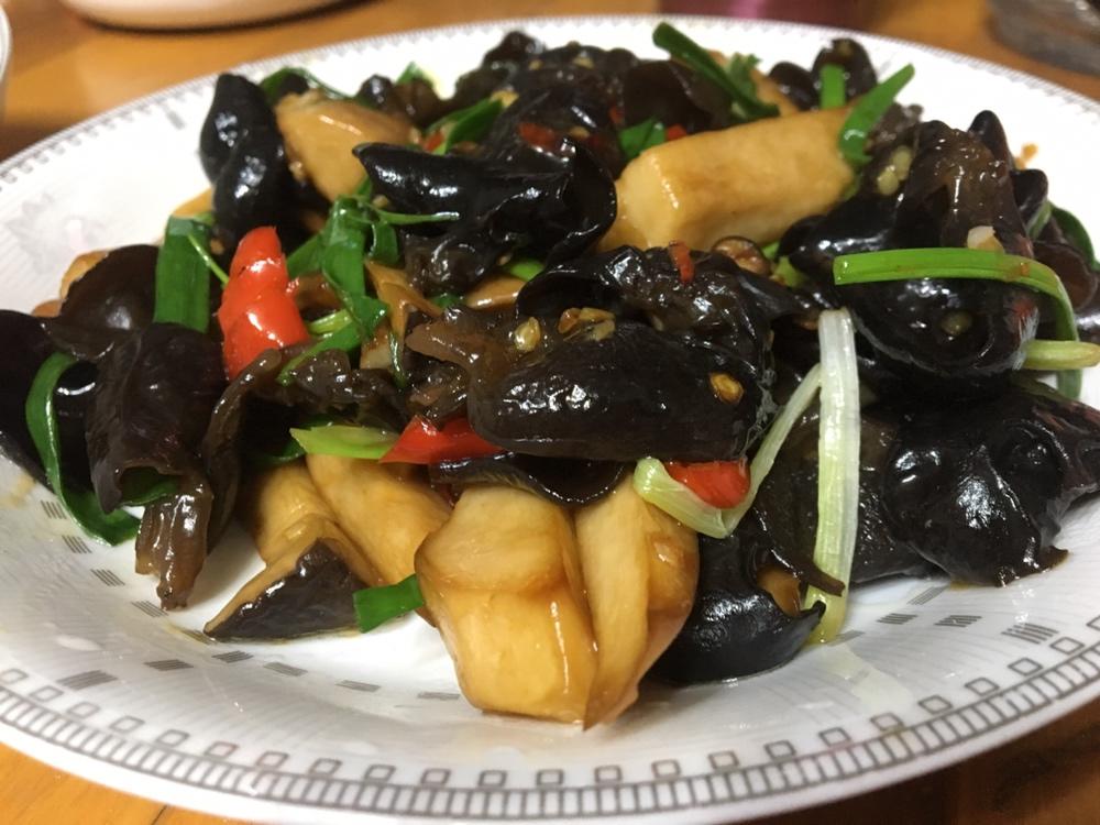 厨师长教你：“小炒黑木耳”的家常做法，味道口感很不错，收藏了