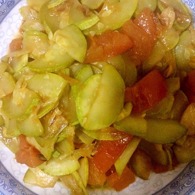 西红柿炒西葫芦