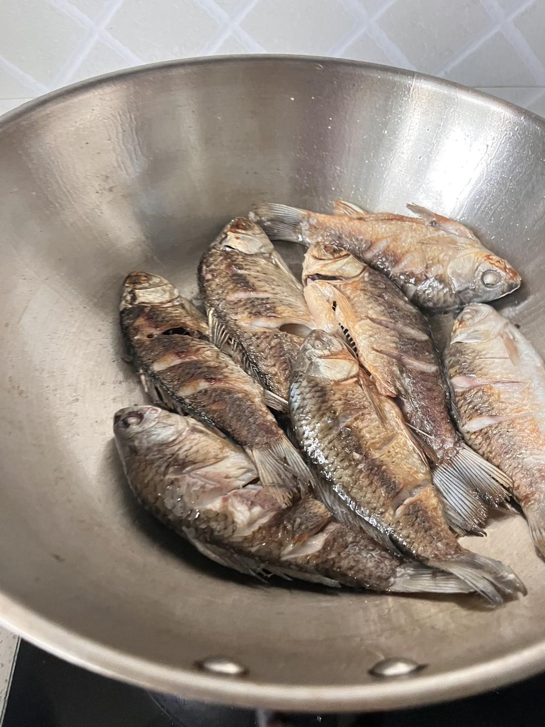 丝瓜鲫鱼豆腐汤（一鱼两吃）