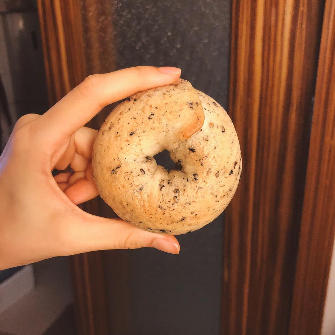 黑芝麻全麦贝果