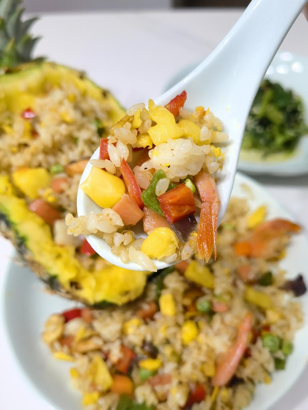 泰式海鲜菠萝饭
