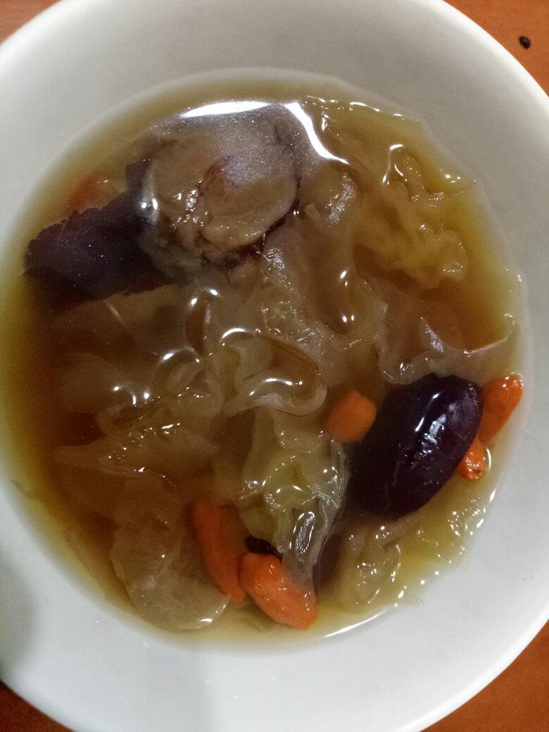 红枣枸杞银耳羹