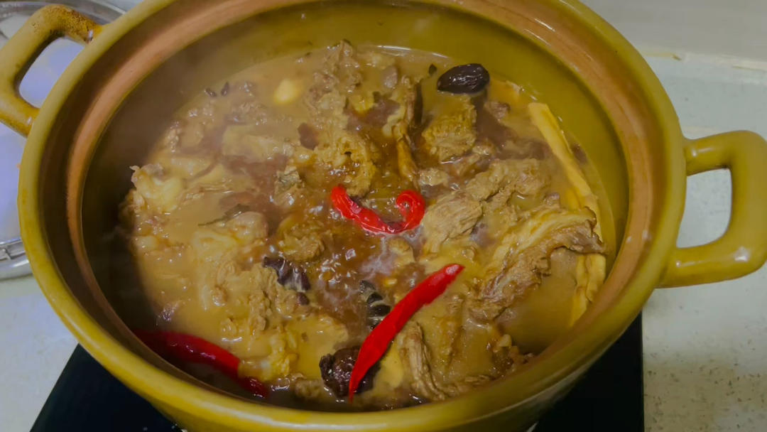 入口即化的广式萝卜牛腩煲