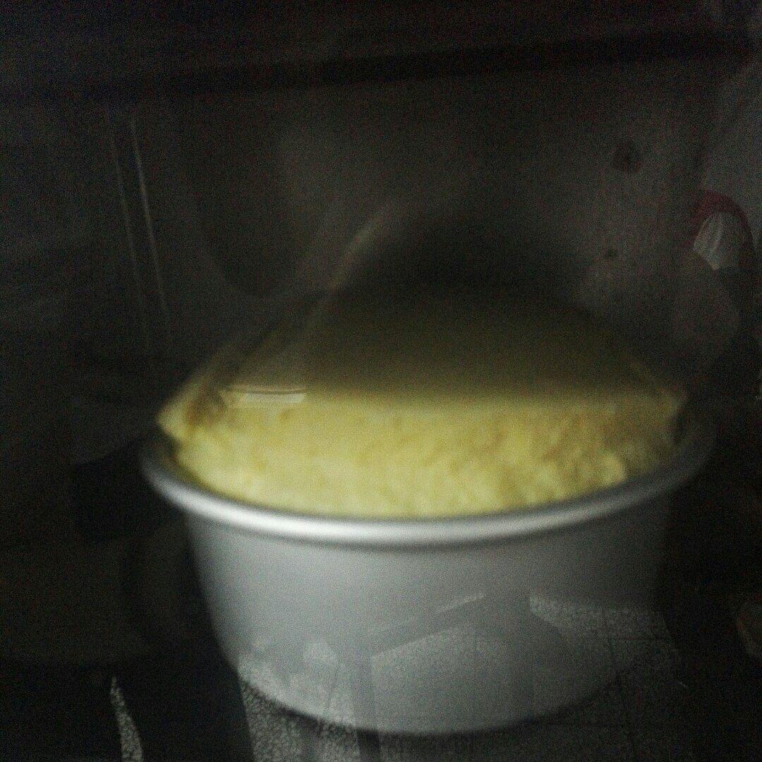 烤箱做蛋糕（戚风蛋糕的做法）