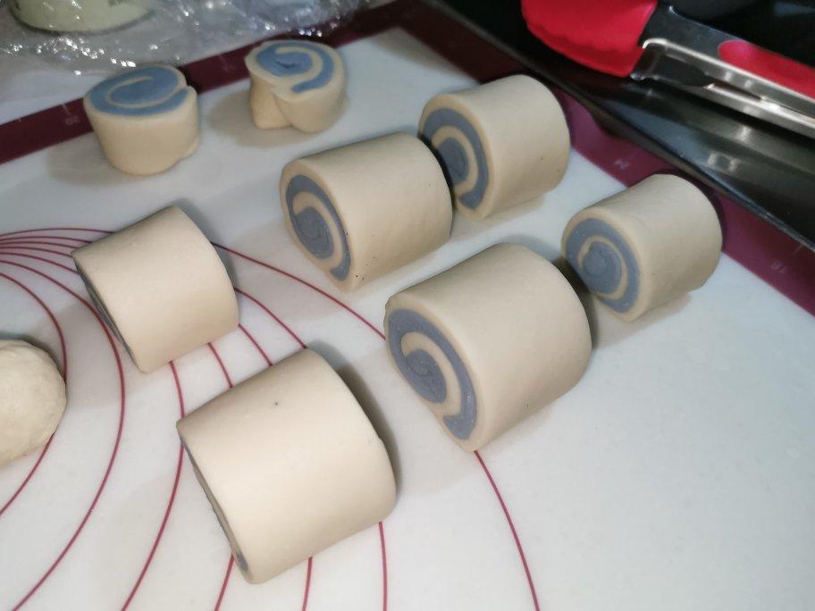 地中海风蝶豆花双色造型馒头卷