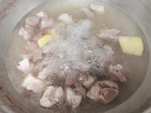 羊肉炖胡萝卜土豆洋葱，这一锅出来非常下饭的做法 步骤1