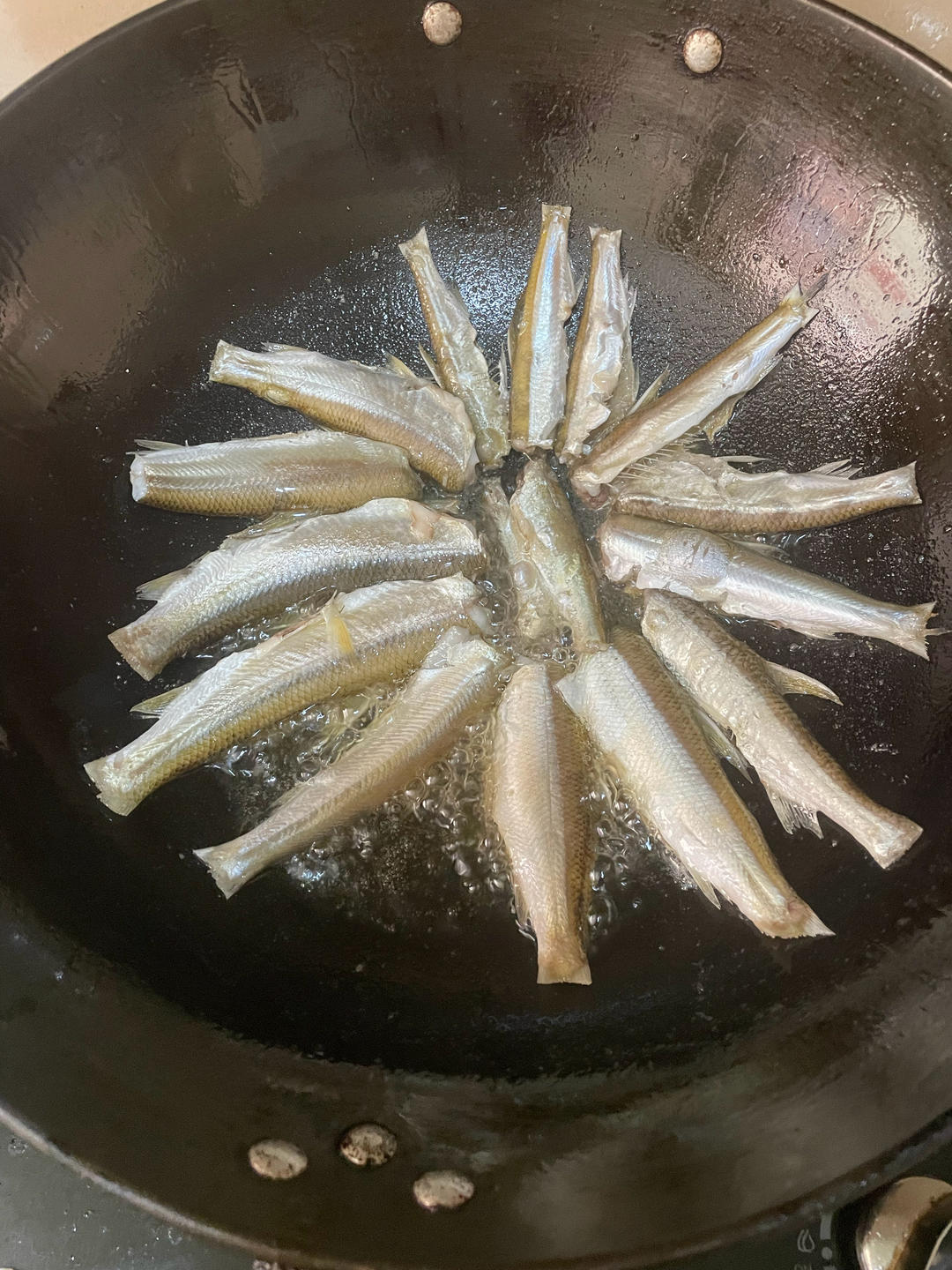 香煎河边小鱼仔