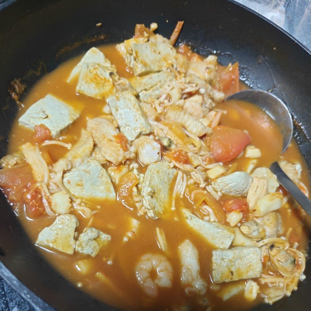 番茄龙利鱼金针菇豆腐汤