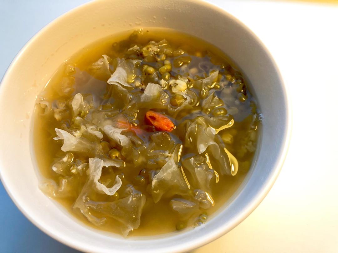 冰糖绿豆银耳汤