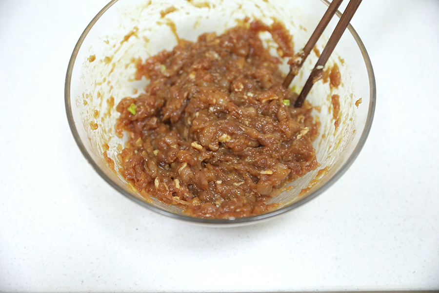 玉米虾仁猪肉饺子的做法 步骤12