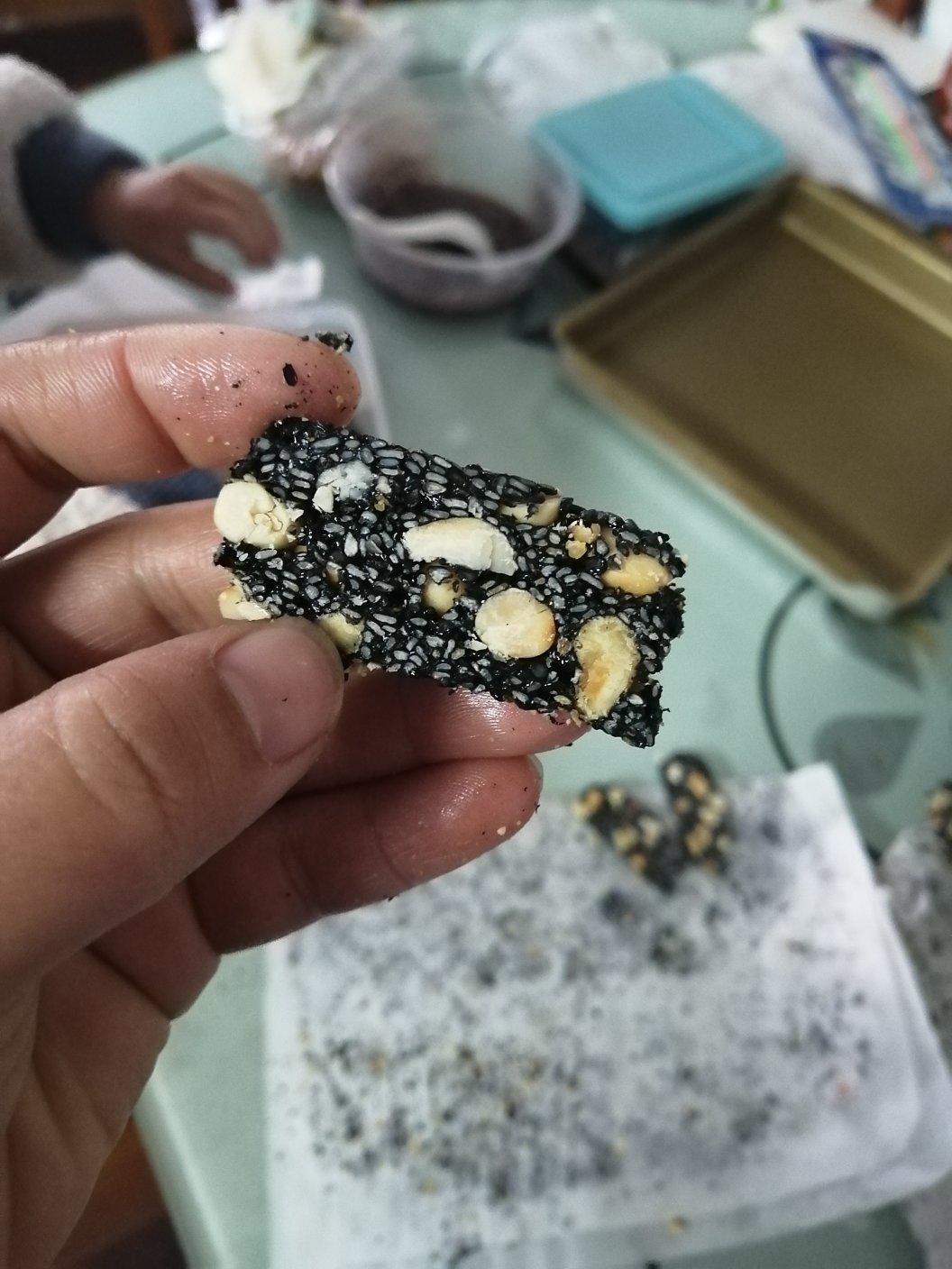 枸杞核桃花生黑芝麻片