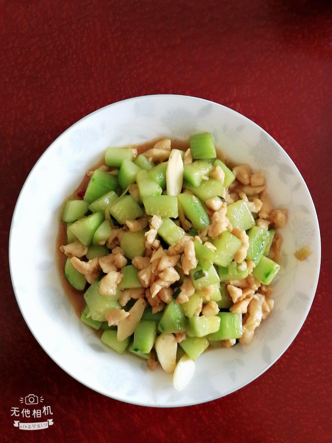 超级下饭的辣炒黄瓜鸡丁