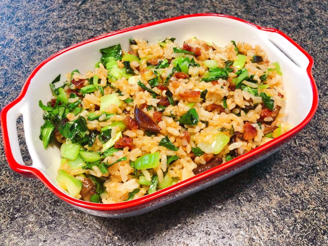 腊肠香菇青菜炒饭