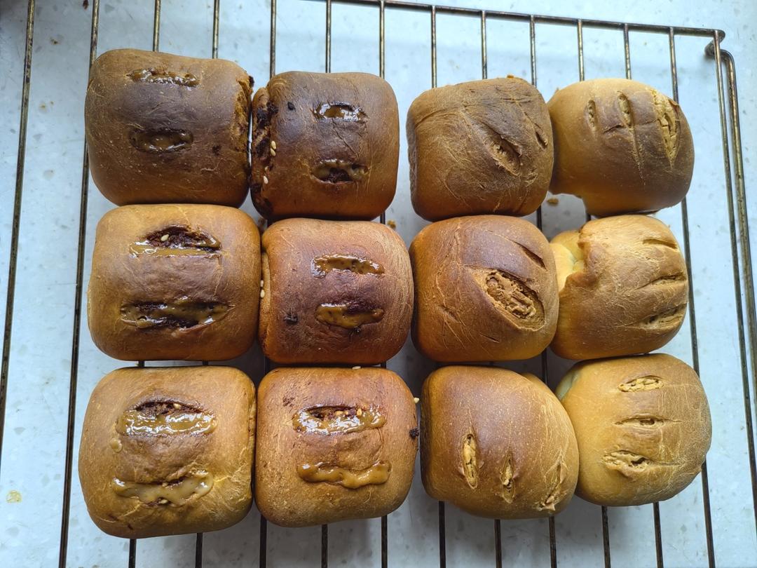 咸蛋黄肉松mini吐司