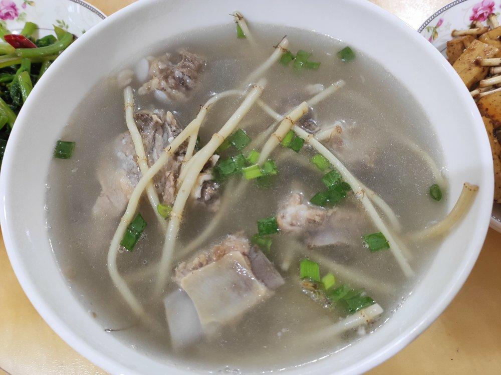 景景做的鱼腥草折耳根炖排骨