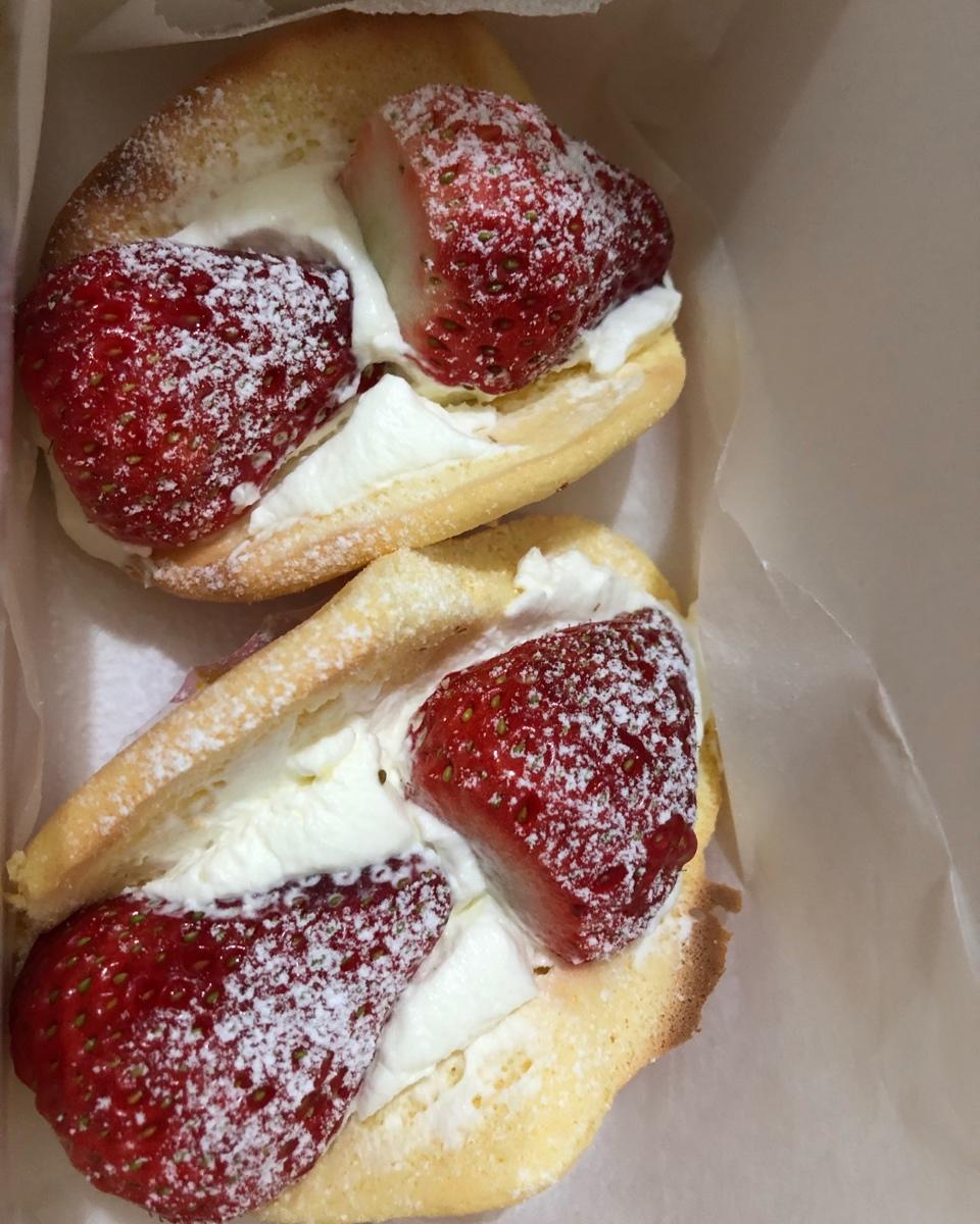 韩国最热门的甜品店Le Bread Lab的草莓蛋糕卷