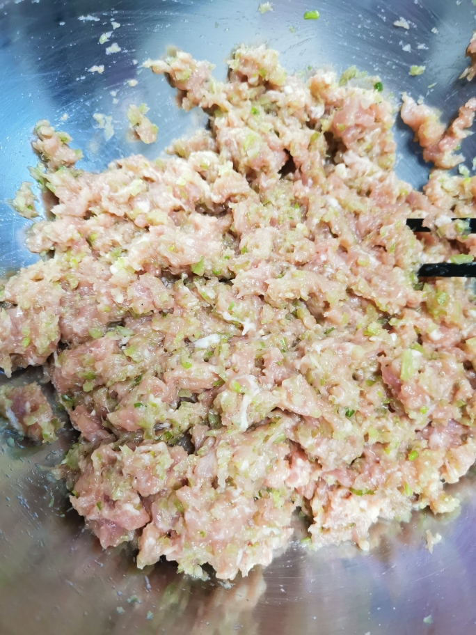 猪肉酸菜饺子的做法