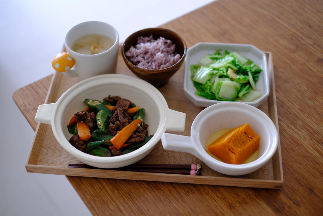 二年级小学生午餐