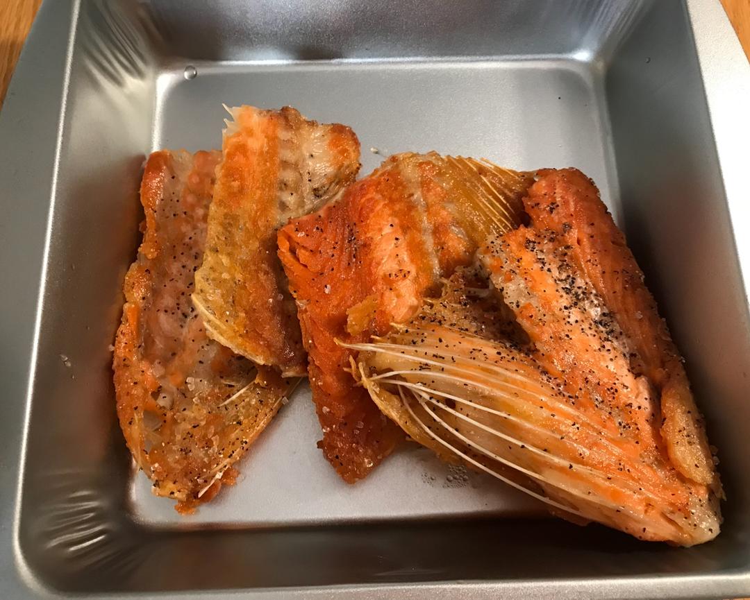 香煎三文鱼骨