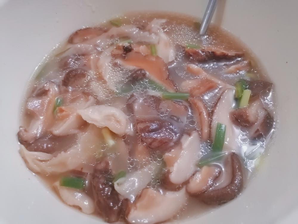 黑暗料理之香菇汤的做法