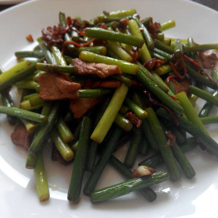 五花肉炒蒜苔 / 蒜薹炒肉