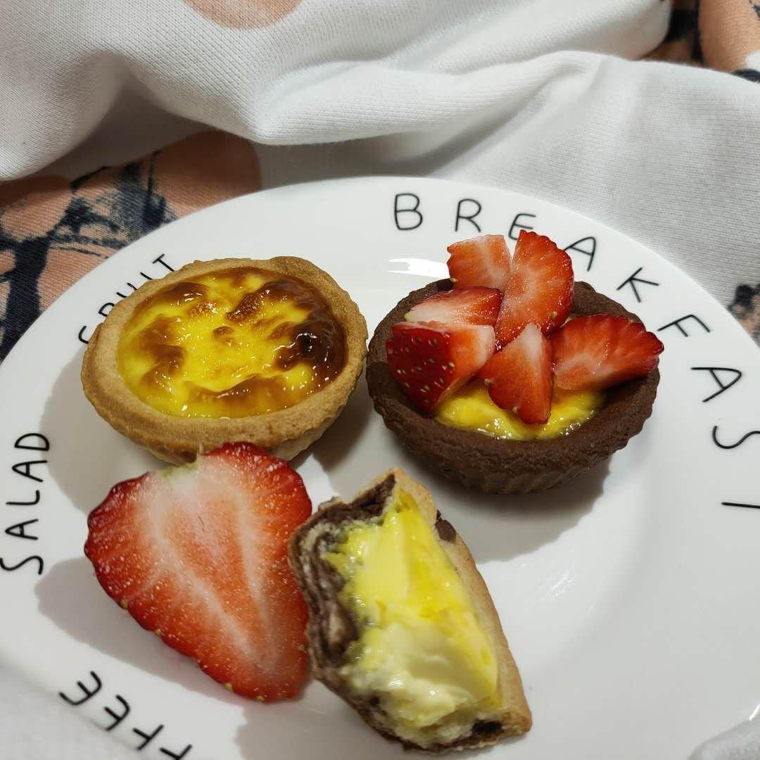 最喜欢吃甜品了，可是好怕胖哦——来个特别小的巧克力挞吧？