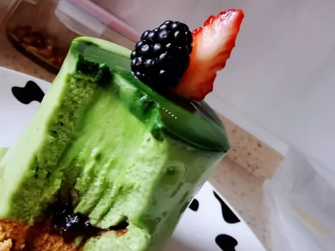 抹茶树莓慕斯小蛋糕
