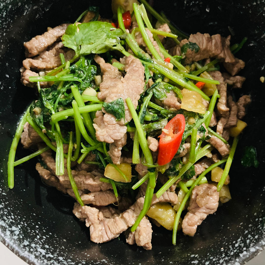 小炒黄牛肉，肉嫩味香！太好吃了简直是米饭杀手！