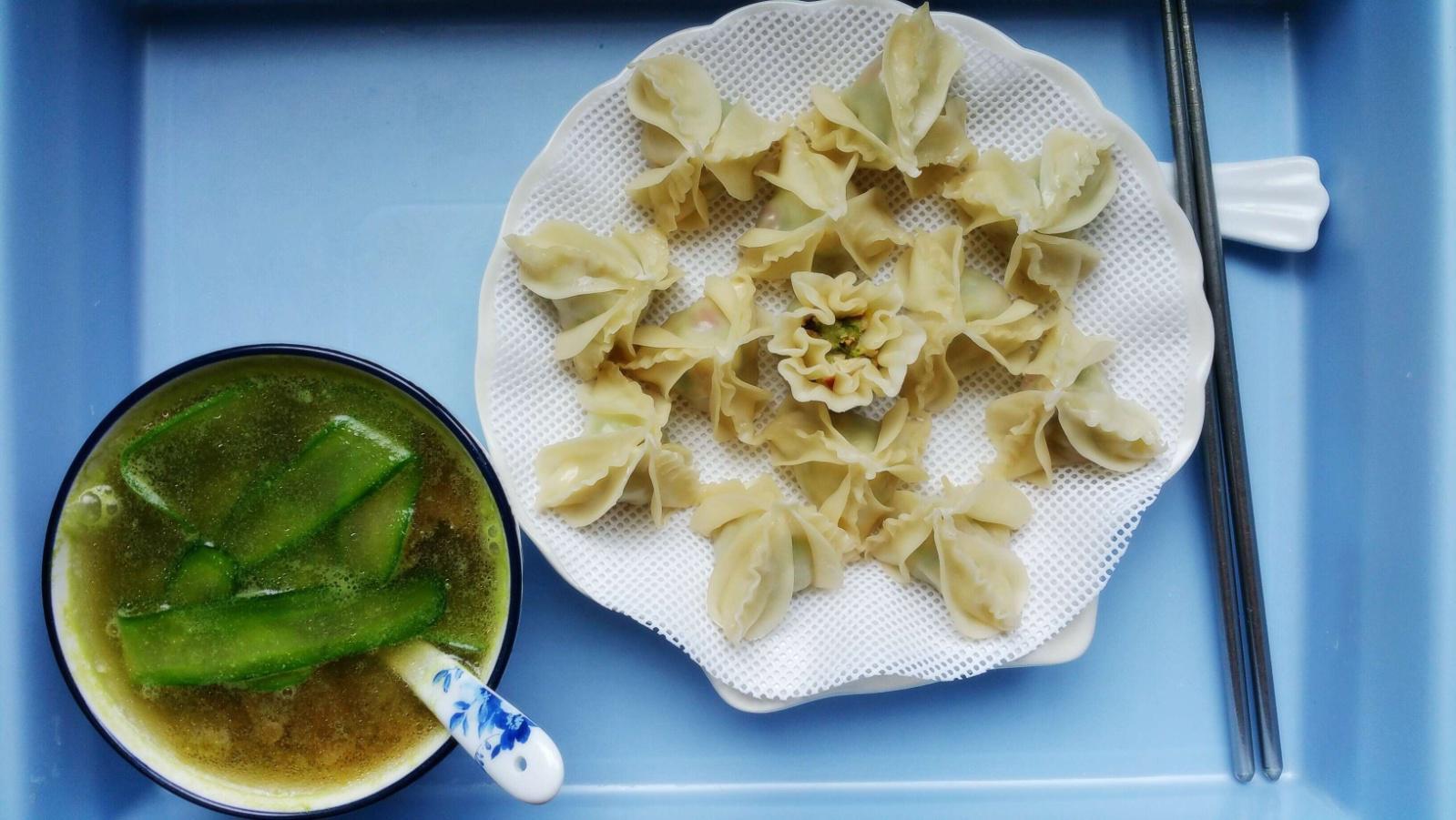 宫廷国宴上的饺子原来是这个样子！丨小瓜蒸饺&竹荪黄瓜汤 · 圆满素食的做法